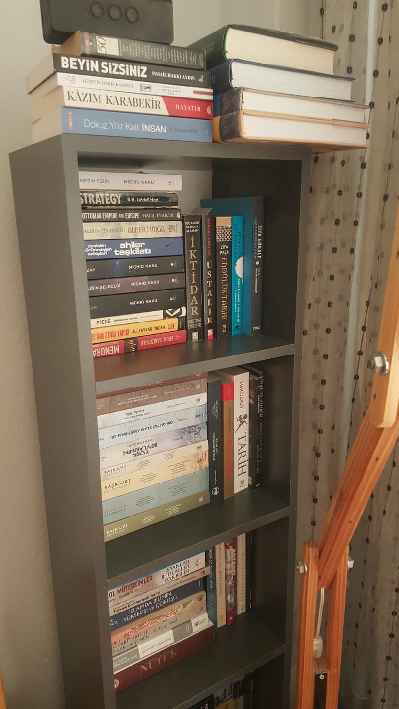 Customer photo review of Rani HC111 Kitaplık 5 Raflı Çalışma Odası Kütüphane Modern Duvar Rafı Antrasit