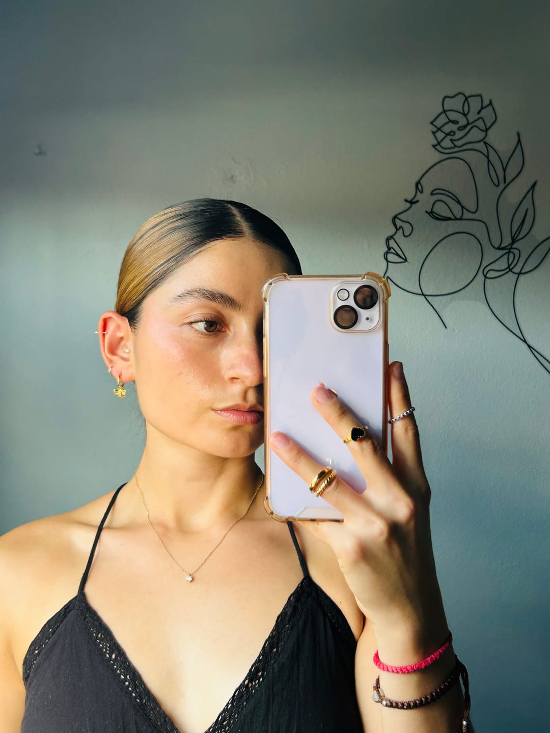 Customer photo review of Aretes Beecuff