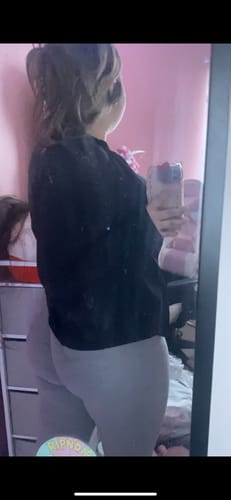 Customer photo review of Pchee Light Grey V-Waist Pocket Scrunch Butt Leggings