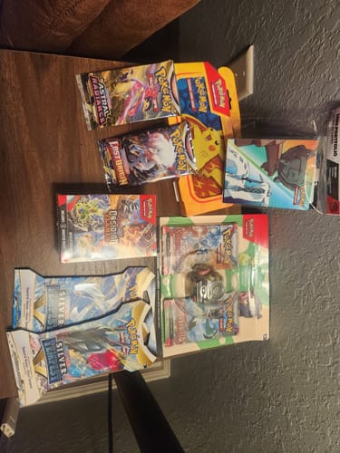Customer photo review of Clutch Pokémon Mystery Box