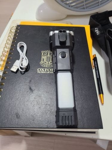 Customer photo review of Lanterna Tática Indestrutível 4 em 1 - Ultra Potente - ÚLTIMO DIA NA PROMOÇÃO