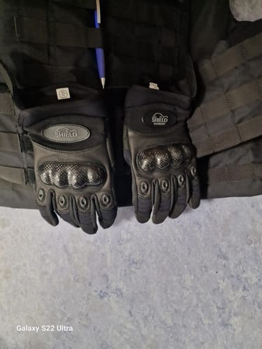 Customer photo review of SHIELD Tactical Carbon Einsatzhandschuh - SCHWARZ