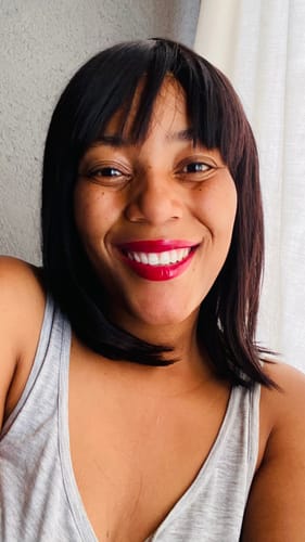 Customer photo review of NALEDI - Brazilian Fringe Bob