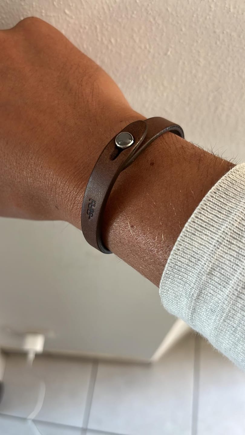 Customer photo review of Bracciale pelle io Moonstone Grigio Tulsi