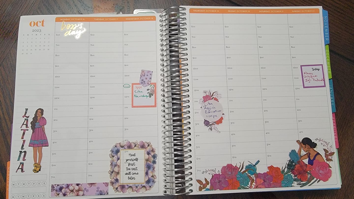 Customer photo review of Latina Sticker Book
