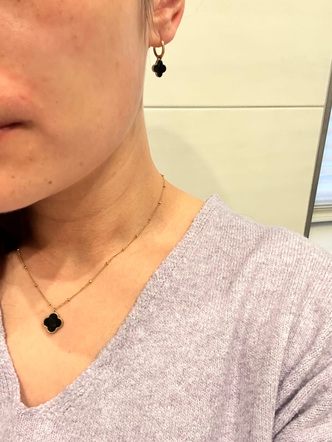 Customer photo review of Noir Lucky Leaf Kette 14K Vergoldet