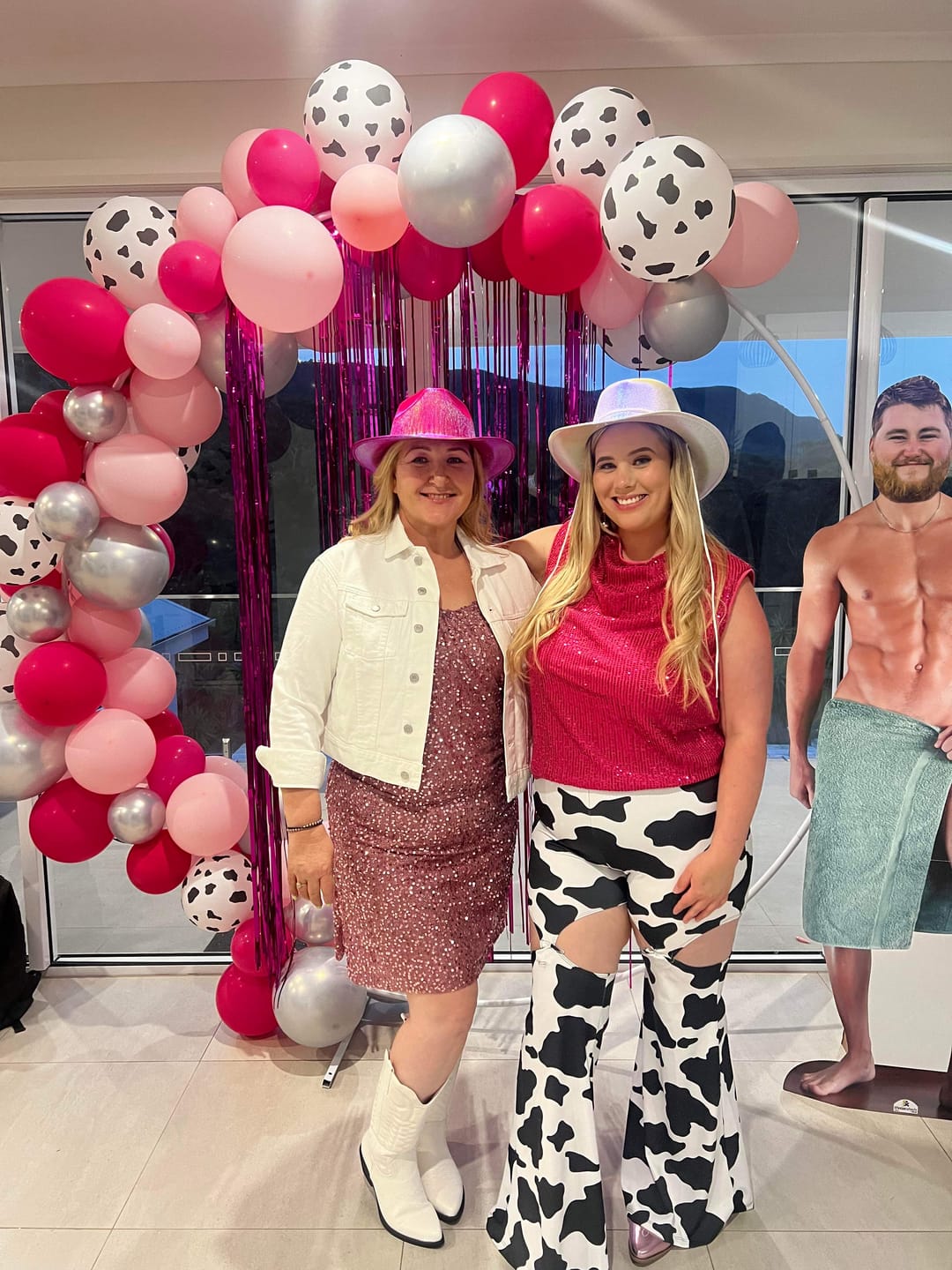 Customer photo review of Cow O-Ring Flare Pants