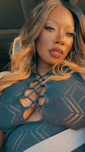 Customer photo review of Juicy Bum Bum Gummies