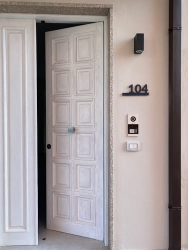 Customer photo review of Numero civico sagomato modello Line 01 Acrilico