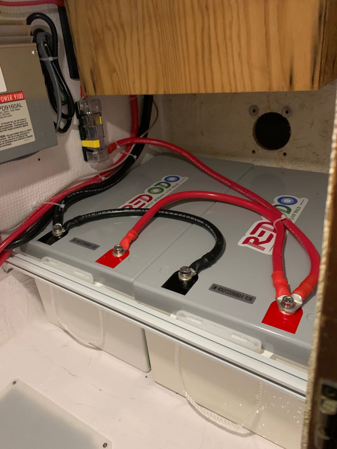 Customer photo review of 【Only $1310】Redodo 12V 410Ah LiFePO4 battery | 5.24kWh & 3.2kW