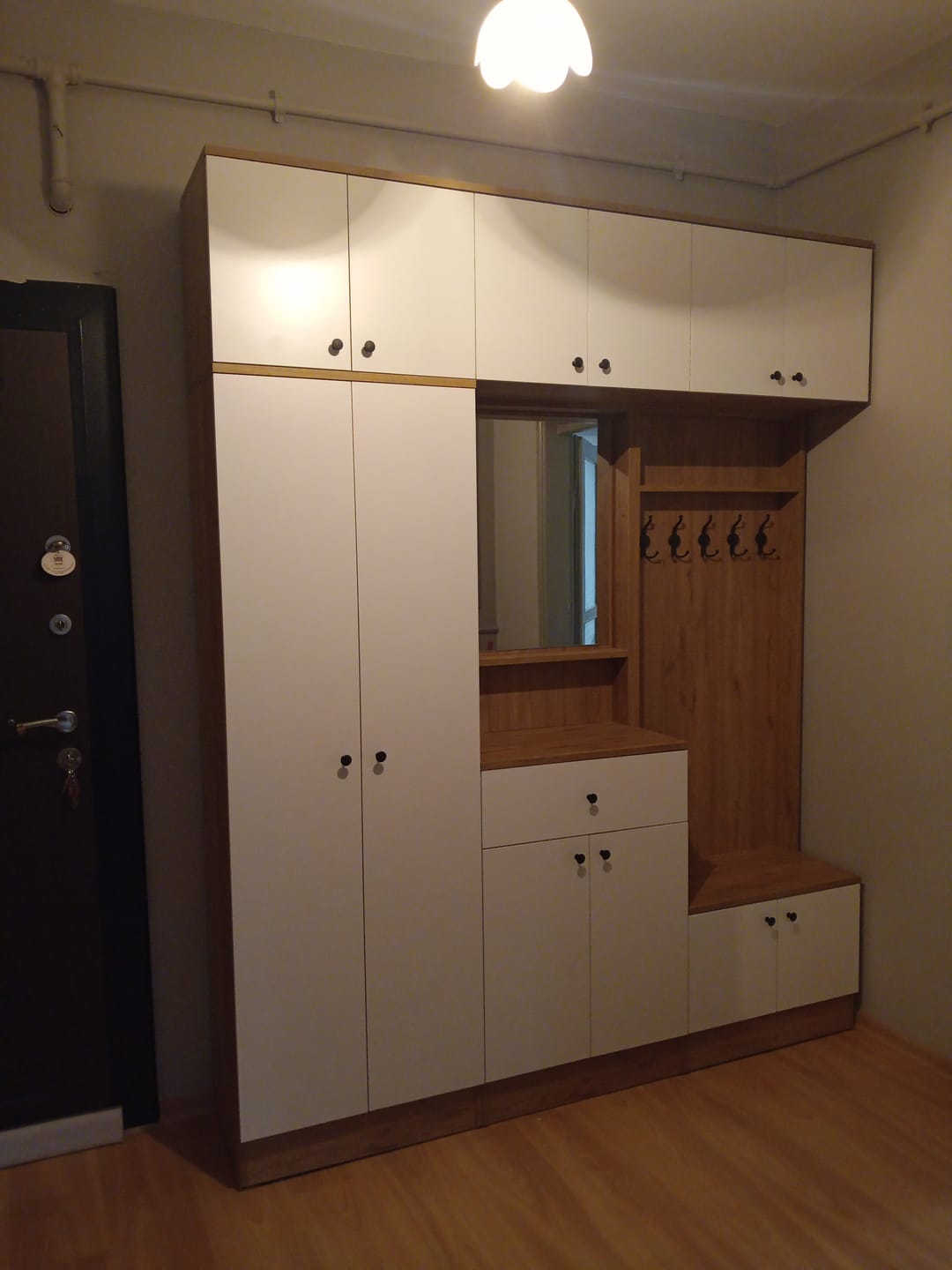 Customer photo review of Rani EA104 Portmanto Çekmeceli Aynalı Raflı Vestiyer Sepet Ceviz - Beyaz