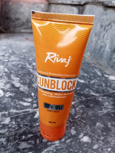 Customer photo review of SPF90 Sunblock