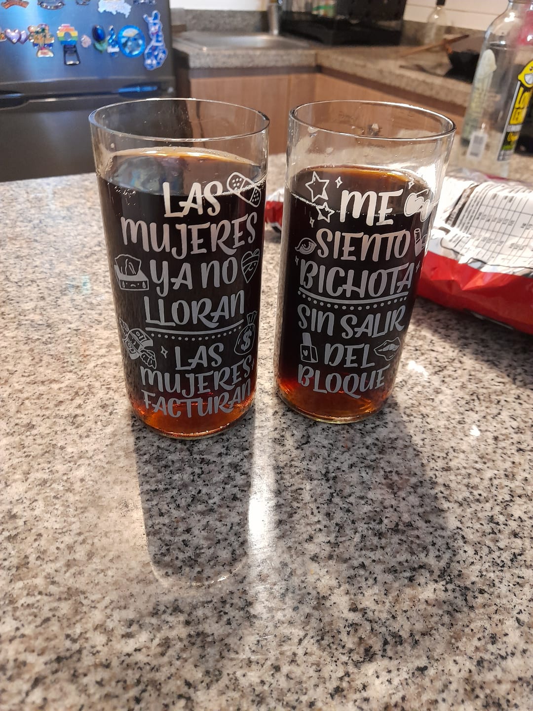 Customer photo review of DIVAS URBANAS - JUEGO DE 6 VASOS