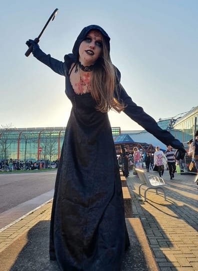 Customer photo review of Resident Evil Village Witch Bela Hexe Bela Dimitrescu Schwarz Kleid Cosplay Kostüm