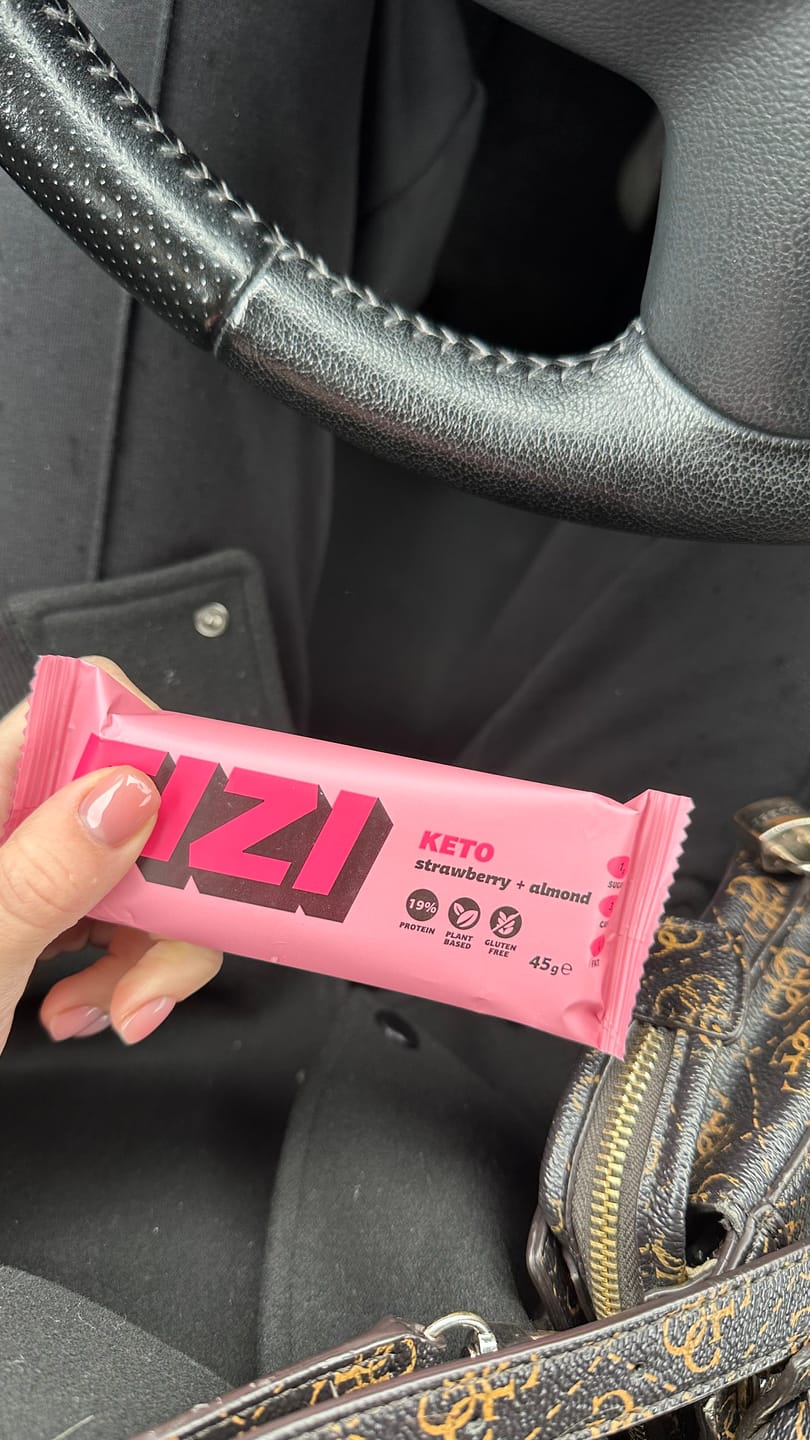 Customer photo review of Батончик КЕТО “Strawberry + almond” 10x45г