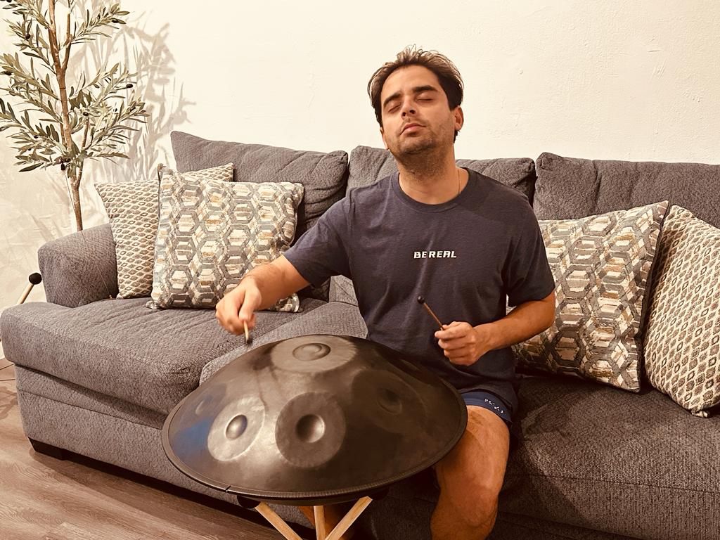 Customer photo review of Cosmos Handpan - Pure Black 9/10/12 Notes D Minor Tambourine - Gift Set