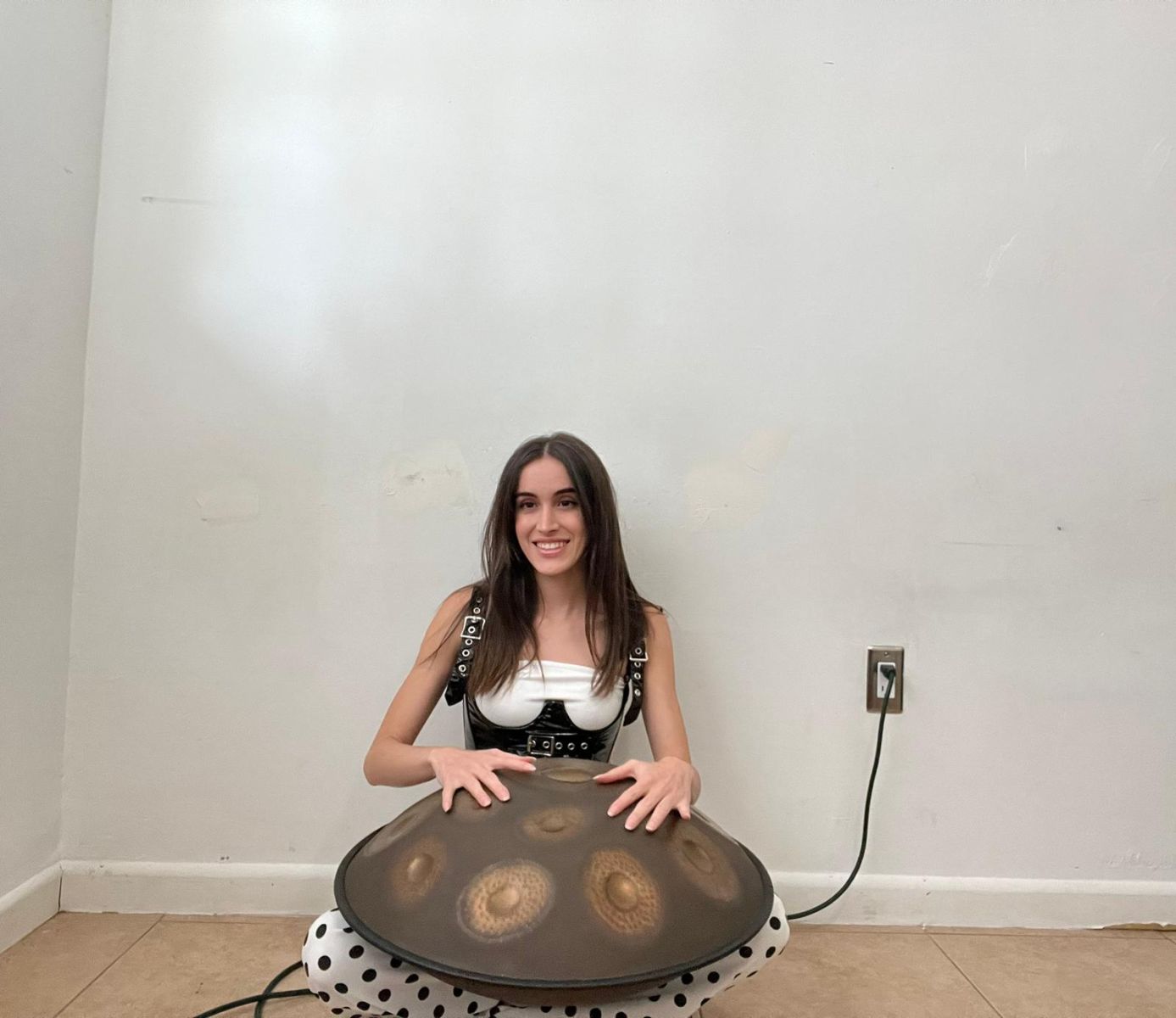 Customer photo review of Cosmos Handpan Hand-pounding 9/10/12 Notes D Minor Tambourine - Gift Set