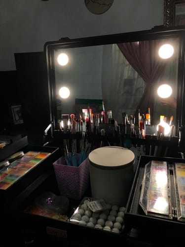 Customer photo review of Maleta de Maquillaje Profesional con Luces y Parlantes Tamaño M