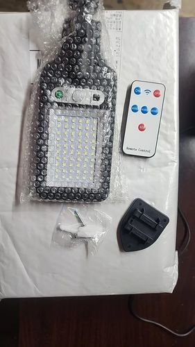 Customer photo review of Super Refletor Solar Com Sensor Automático [Compre 1 Leve 3]