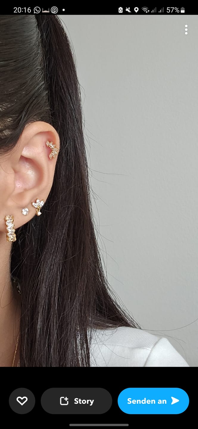 Customer photo review of Cataleya 2 Ohrstecker | 18K vergoldet