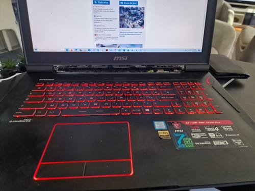 Avis photo d'un client sur Clavier Azerty Français Pour MSI GT73 GT73VR GT73EVR Rétroéclairage