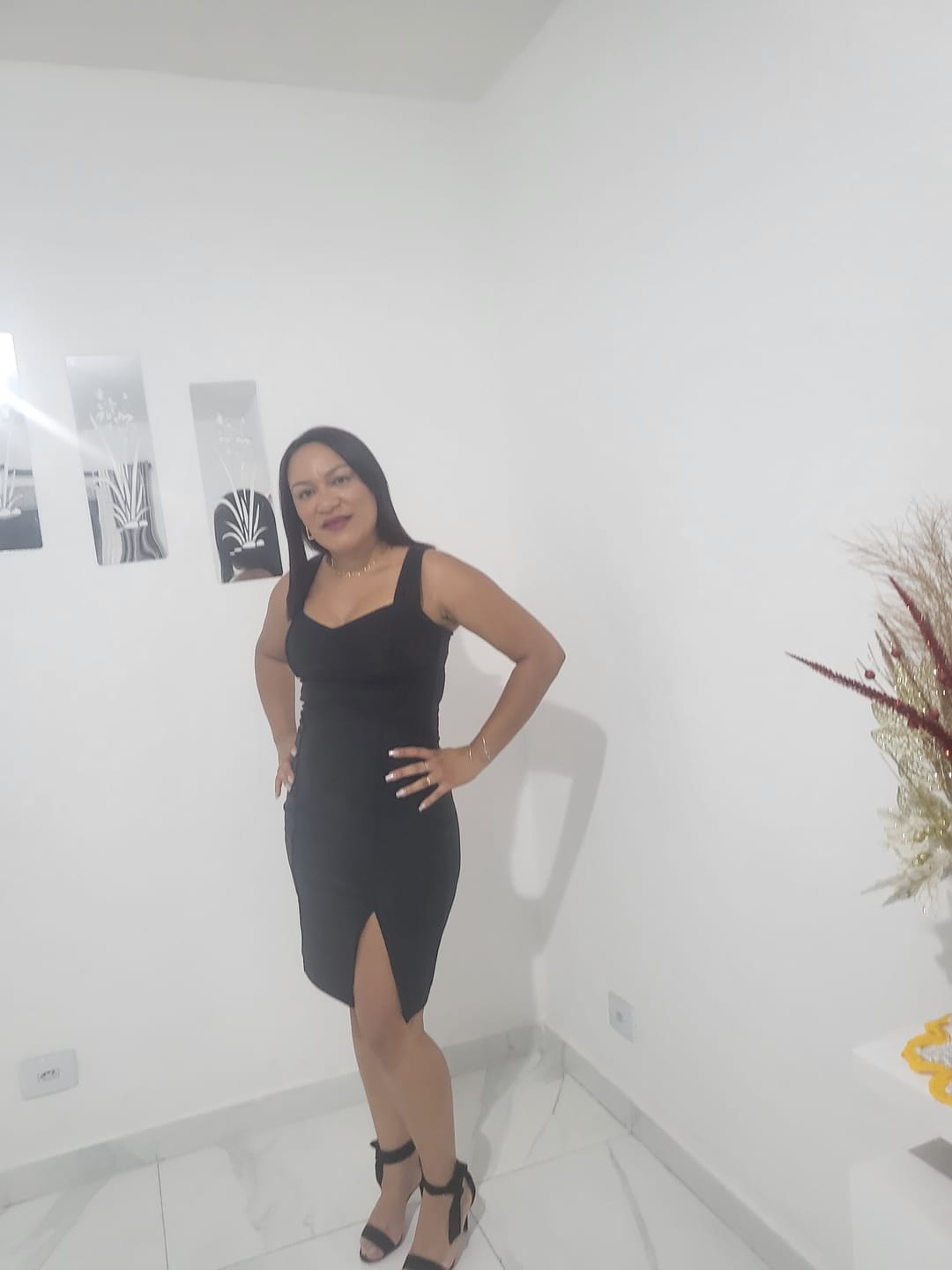 Customer photo review of Vestido Curto Malha - Preto