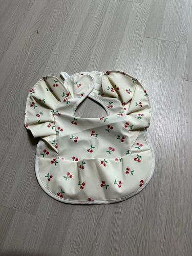 Customer photo review of Waterproof Cartoon Baby Bibs