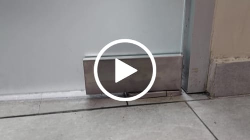 Customer video review of Juego de bisagras hidráulicas de acero inoxidable para puertas de cristal