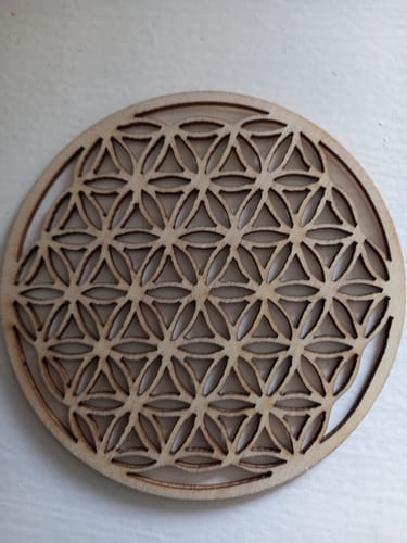Customer photo review of Plaque de rechargement :  Fleur de vie sculptée en chêne 10cm