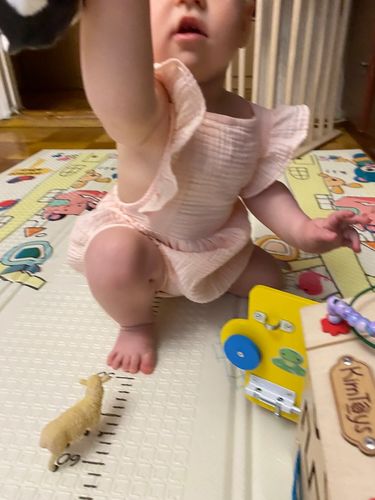 Customer photo review of Ruffle Fly Sleeve Romper Headband Set