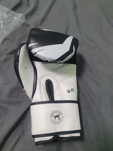 Customer photo review of כפפות איגרוף Venum Challenger 3.0 Black-White