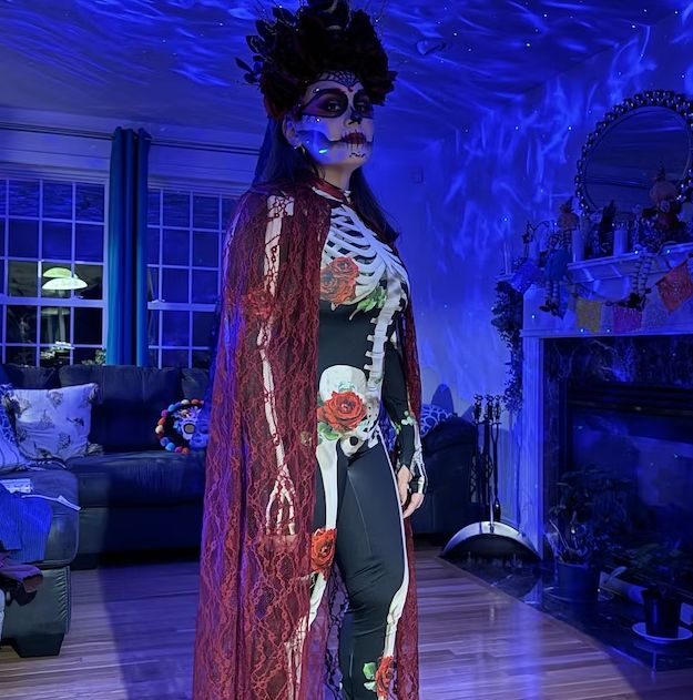 Customer photo review of Skeleton & Roses Costume