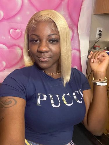 Customer photo review of Straight 613 Blonde Transparent Lace Frontal Bob Wig 150% Density