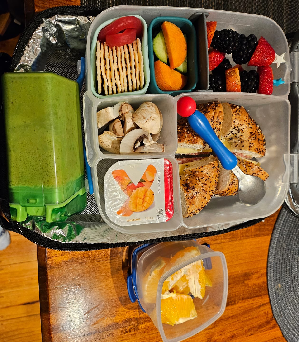 Customer photo review of MontiiCo Large Insulated Lunch Bag - Midnight - PRE ORDERS OPEN