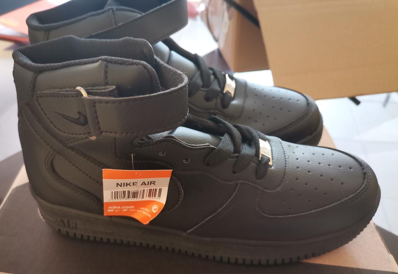 Customer photo review of Tenis 841 Negro Total