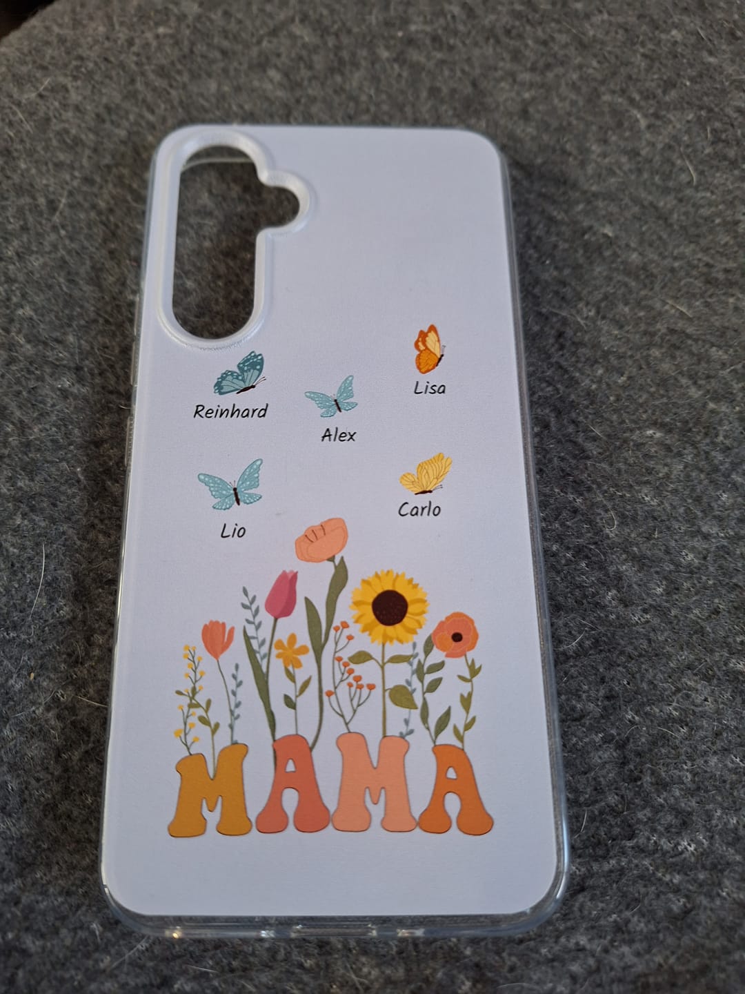 Customer photo review of Schmetterlingswiese - Personalisierte Handyhülle