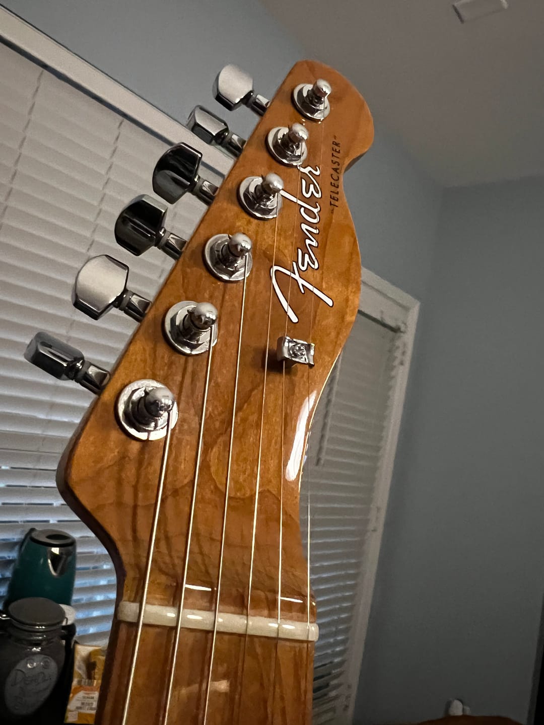 Customer photo review of Vintage Guitar Tuner Upgrade Kit for 6 Inline Headstocks (8.5mm Post Hole)