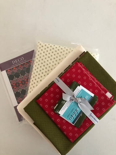 Customer photo review of Joyful Gatherings Triple Leaf Ditsy Snow Evergreen Ydg for Moda 49212 21- PRICE PER 1/2 YARD