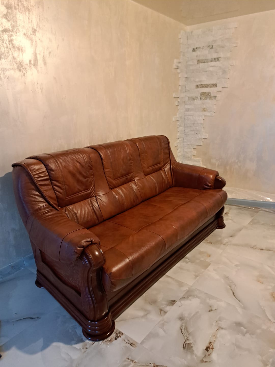 Customer photo review of Canapea PARMA, maro,  piele naturala/lemn/placaj, 195x96x95 cm