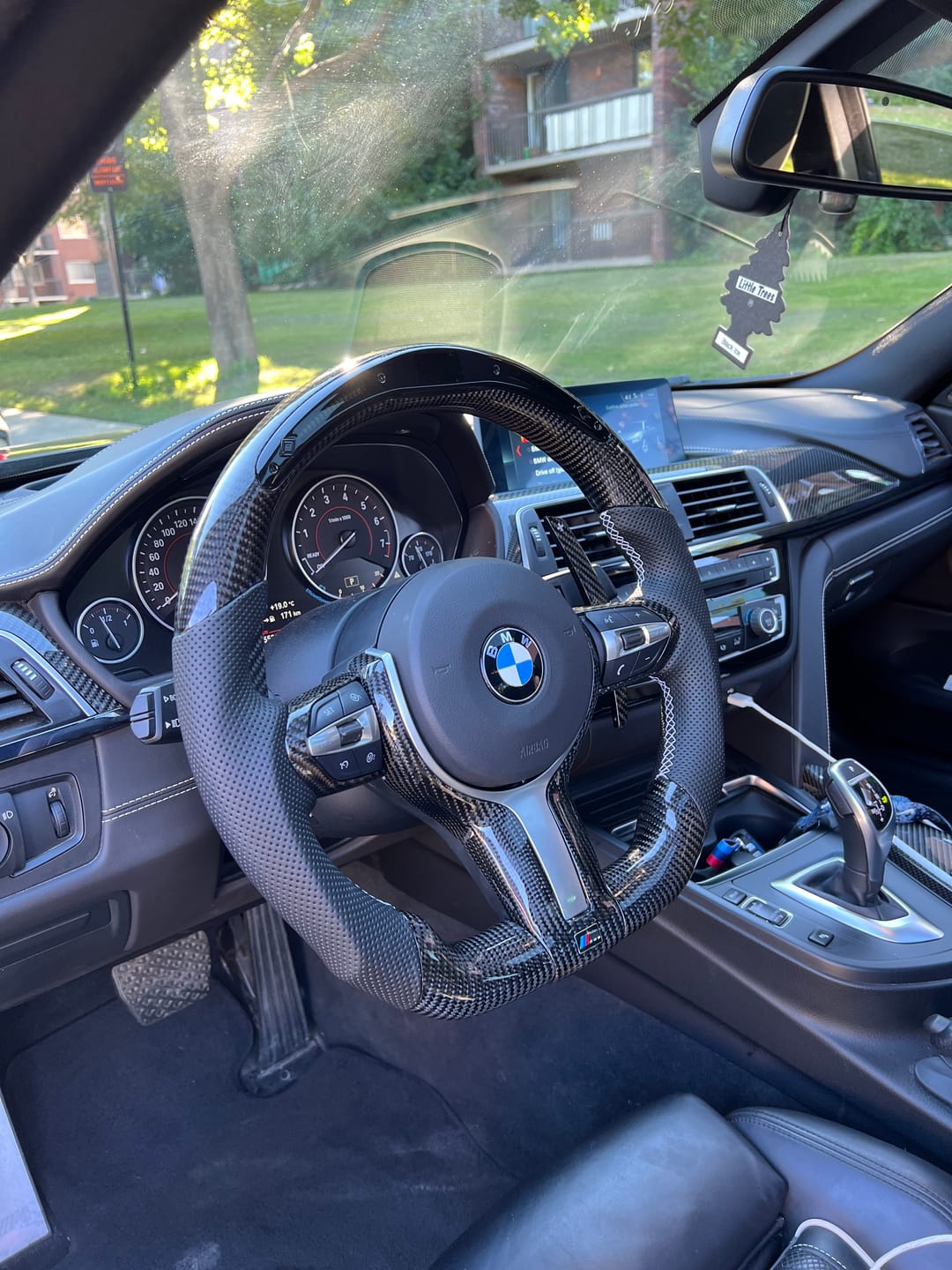 Customer photo review of BMW F30/F80/F82/F83/F87/F90/F10 M-sport/M2/3/4/5/6 Carbon Fiber Steering Wheel