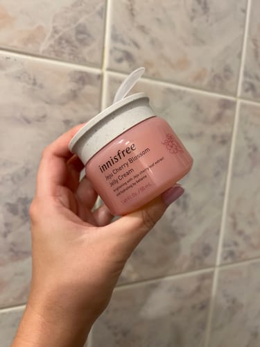 Customer photo review of Innisfree Jeju Cherry Blossom Jelly Cream veido kremas