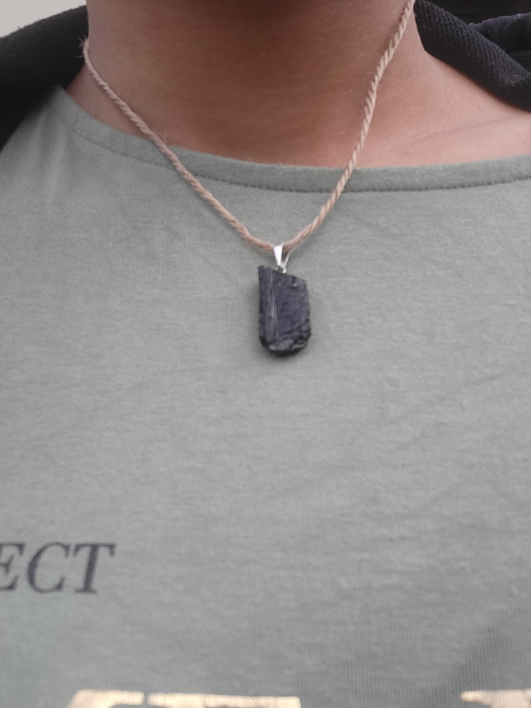 Customer photo review of Pendentif Tourmaline noire brute
