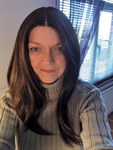 Customer photo review of JBEXTENSION 22 INCHES FRONTLACE MEDIUM LENGTH WOMEN BROWN WIG ROBY 150% DENSITY