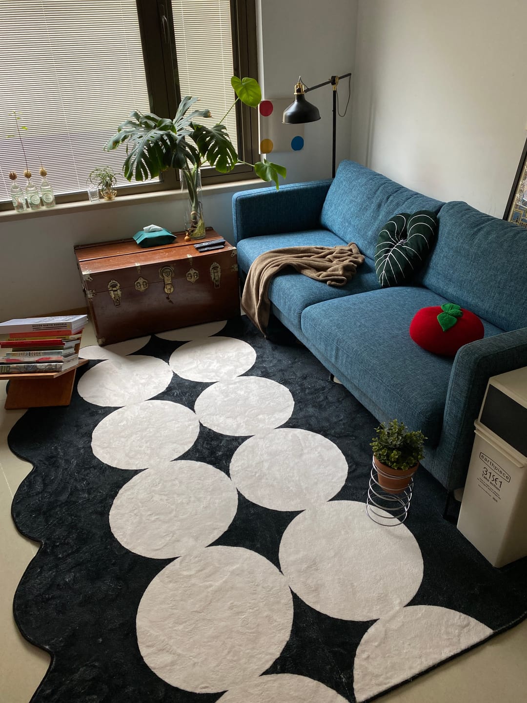 Customer photo review of Irregular Ivory/Black Geometric Area Rug