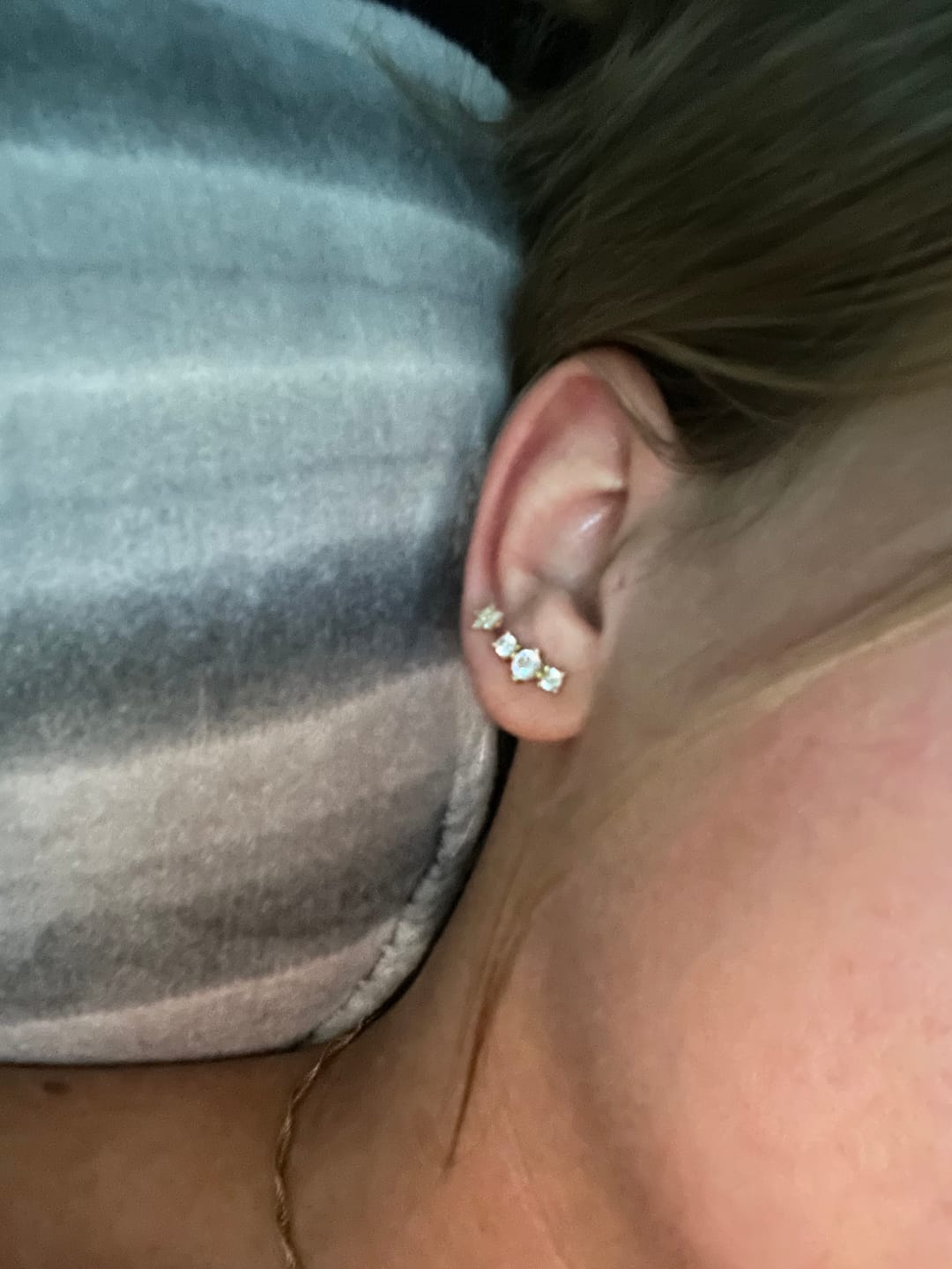 Customer photo review of Pendientes Pequeña Circonita