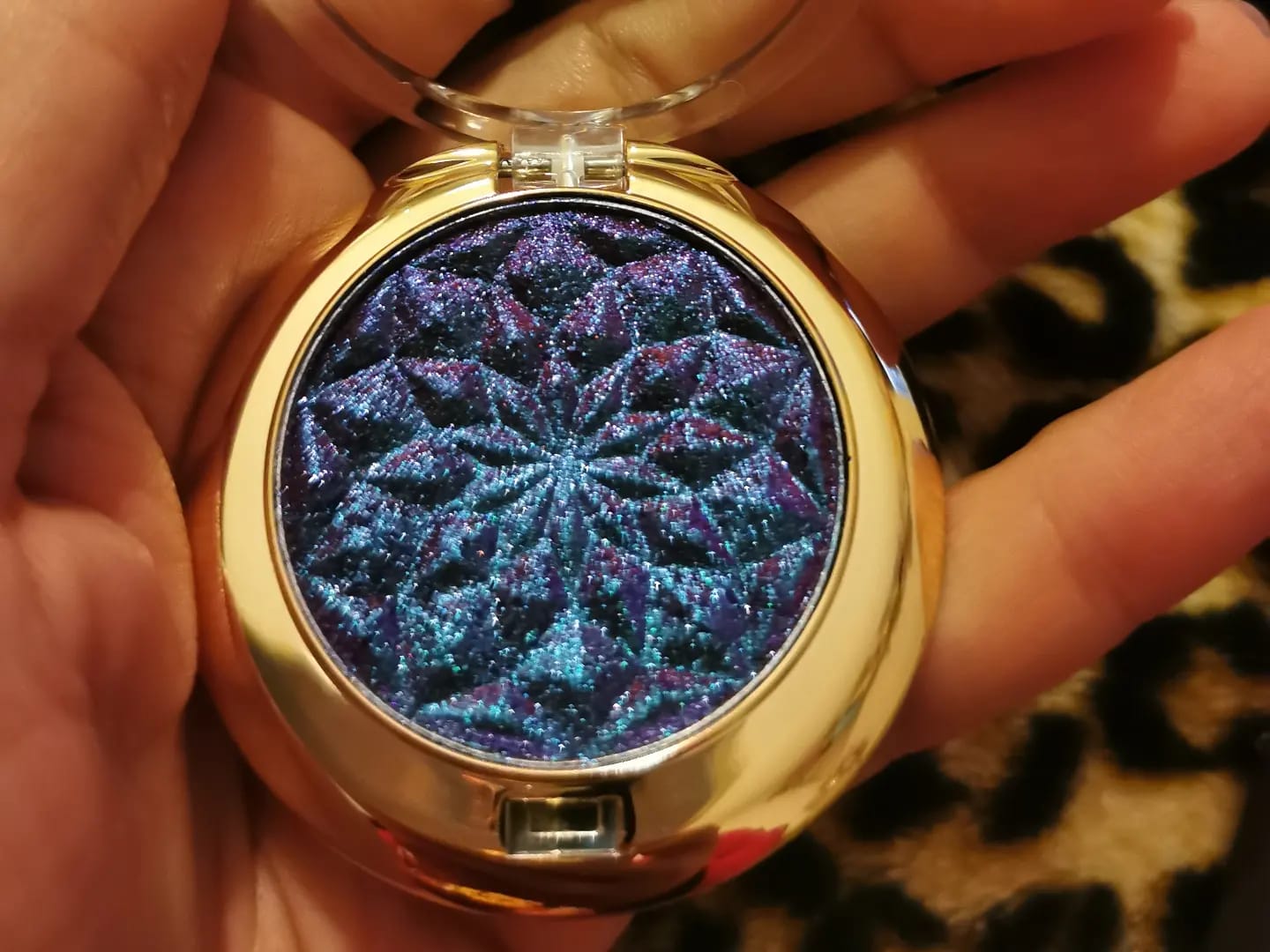 Customer photo review of Multichrome special effect eyeshadow - Hekate