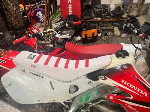 Customer photo review of Custom Seat Cover: 97-'99 CR250