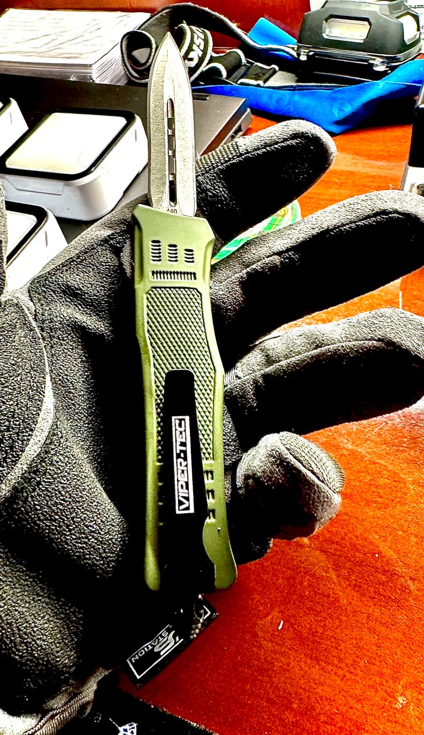 Customer photo review of *50% OFF* Small Green Phantom D/A OTF (Multiple Blade Styles Available)