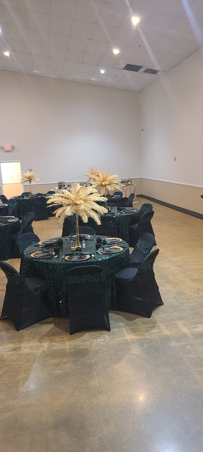 Customer photo review of Ostrich Feather Spad Plumes 13-16" (Gold)