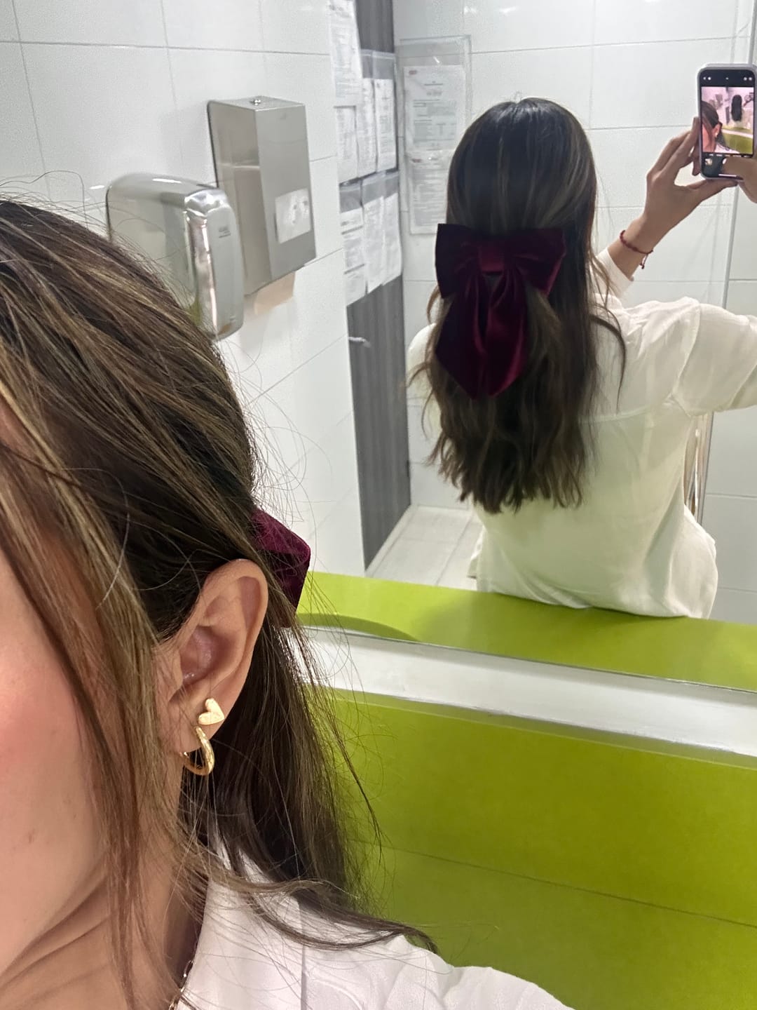 Customer photo review of Moño - Large vinotinto velvet Bow